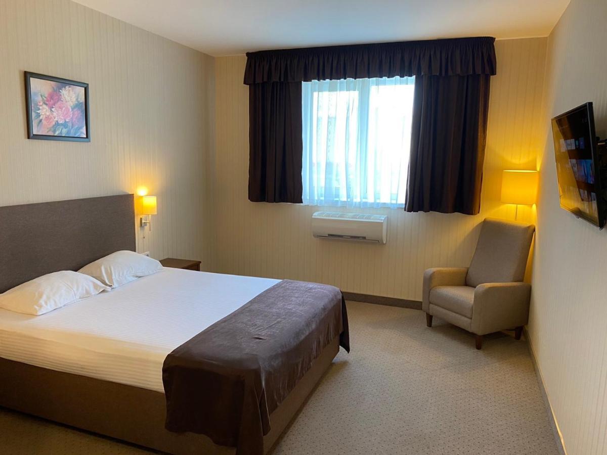 Hotel 7Ya Krasnosilske ภายนอก รูปภาพ